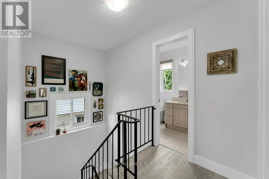 4 GLENAIRE MEWS