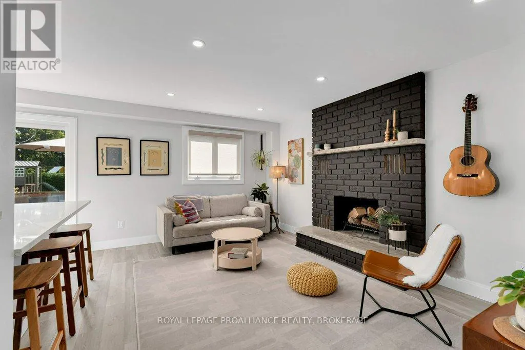 4 GLENAIRE MEWS