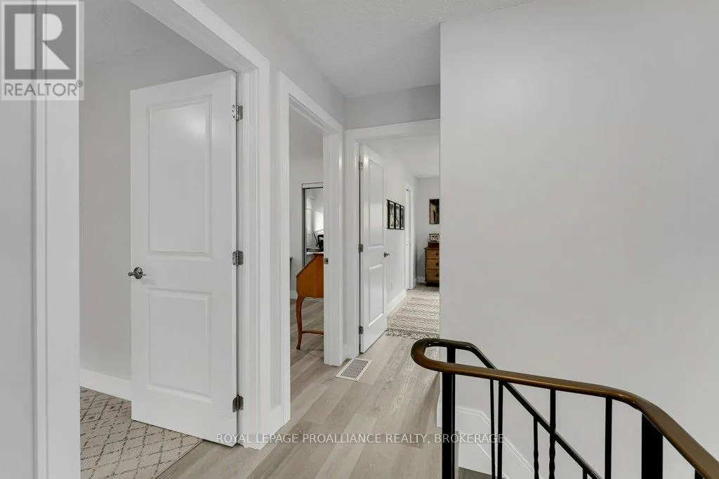 4 GLENAIRE MEWS