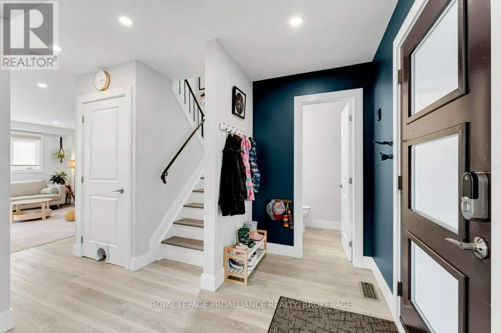 4 GLENAIRE MEWS