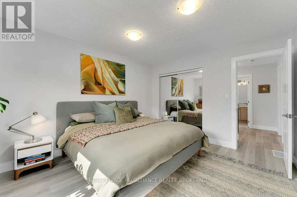 4 GLENAIRE MEWS