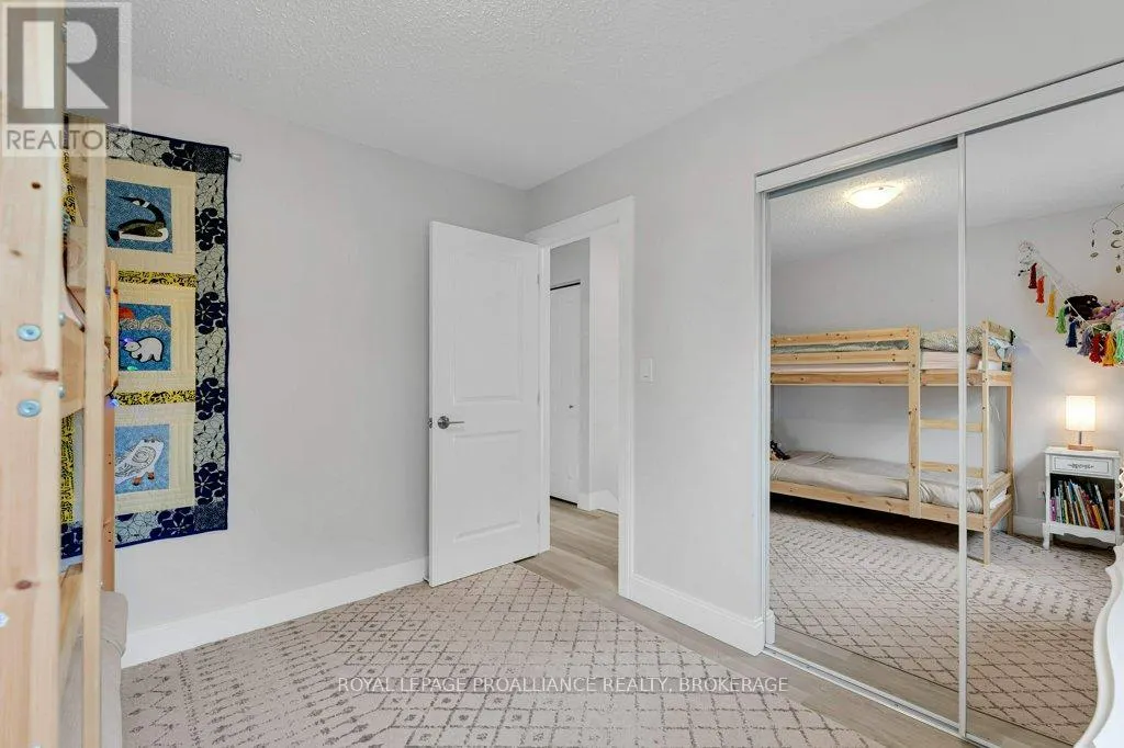 4 GLENAIRE MEWS