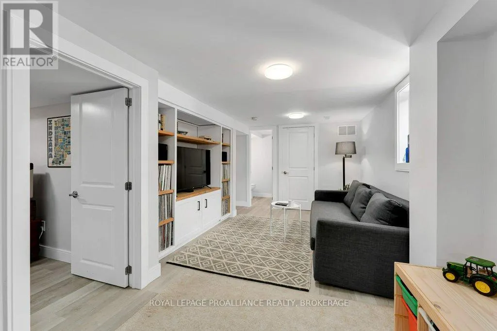 4 GLENAIRE MEWS