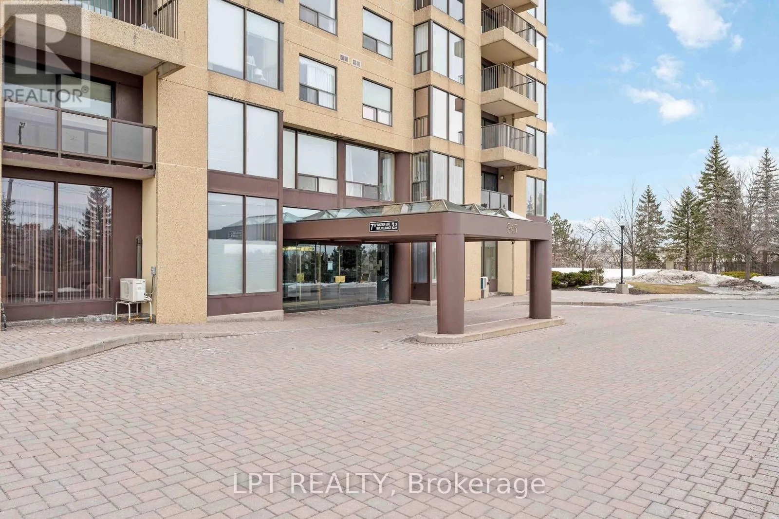 2806 - 545 ST LAURENT BOULEVARD