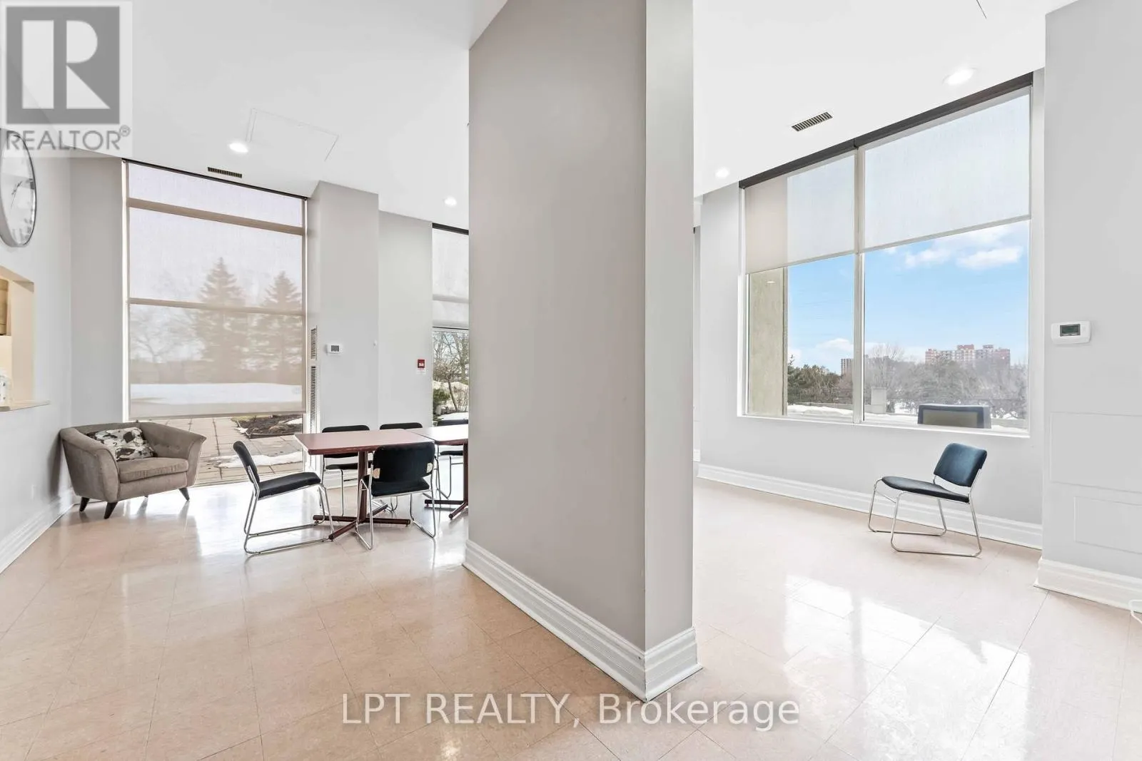2806 - 545 ST LAURENT BOULEVARD