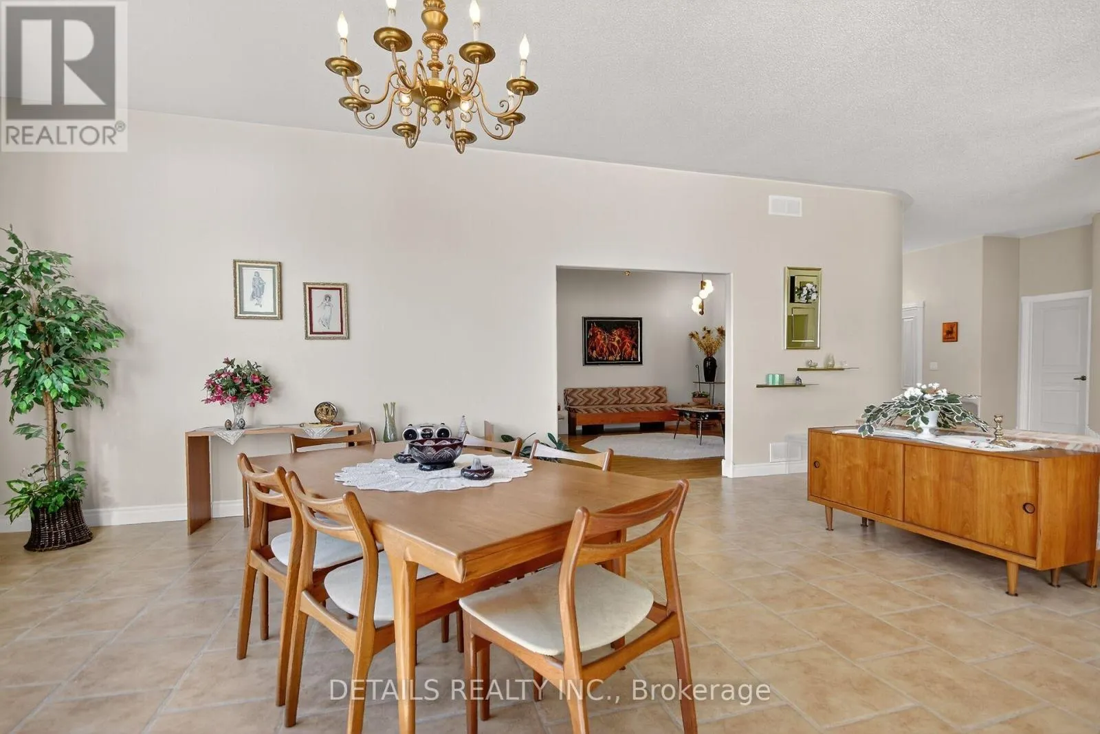 7 EAGLE CHASE COURT