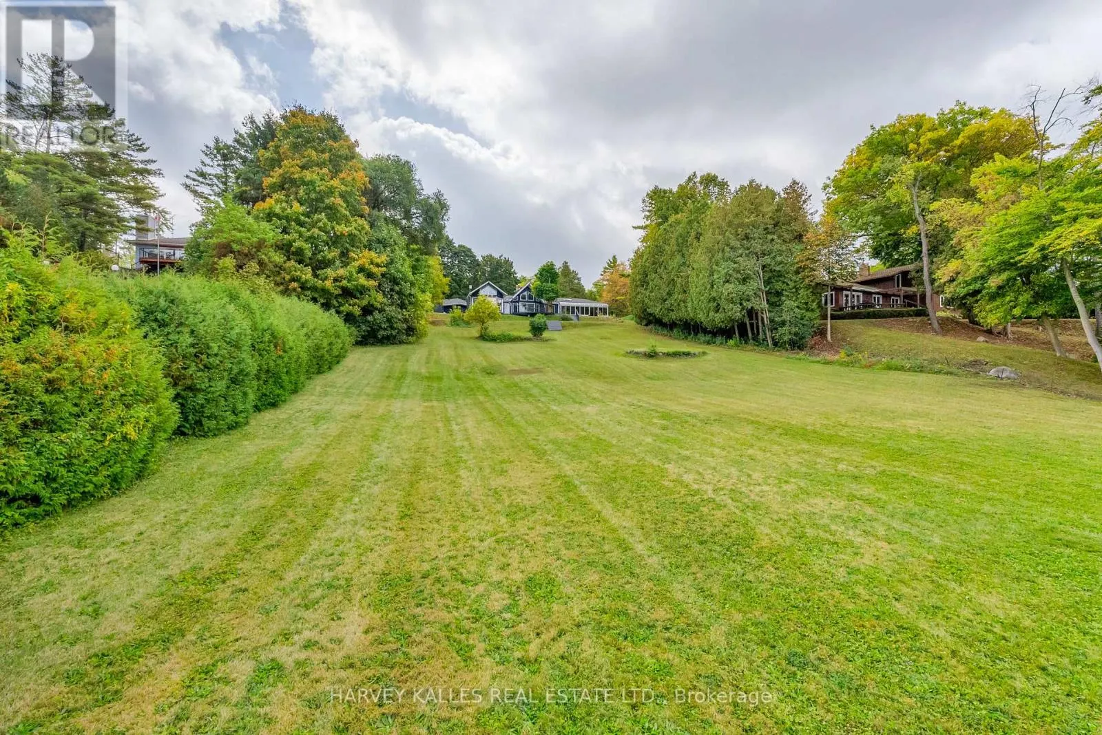 8 OAK DRIVE