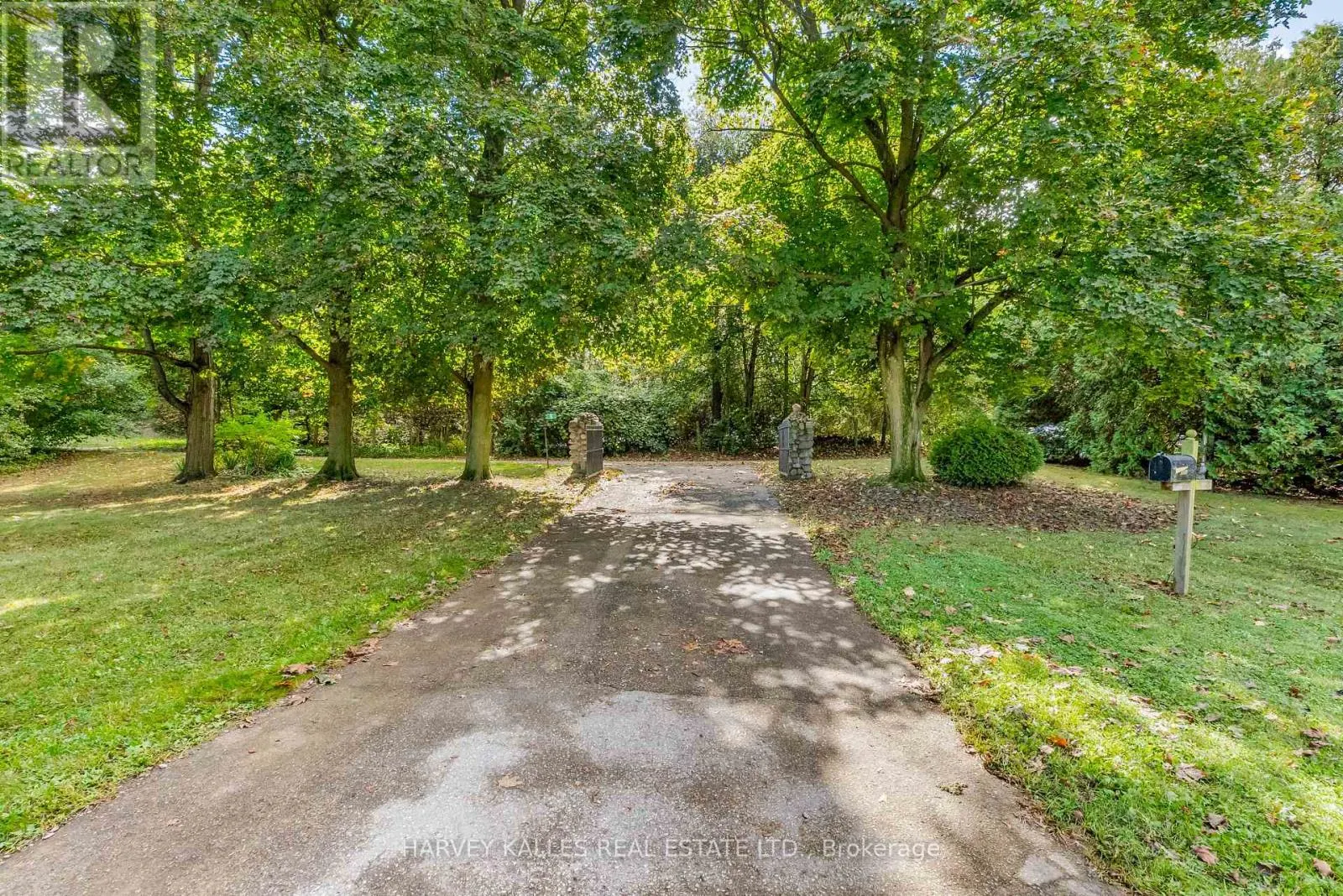 8 OAK DRIVE