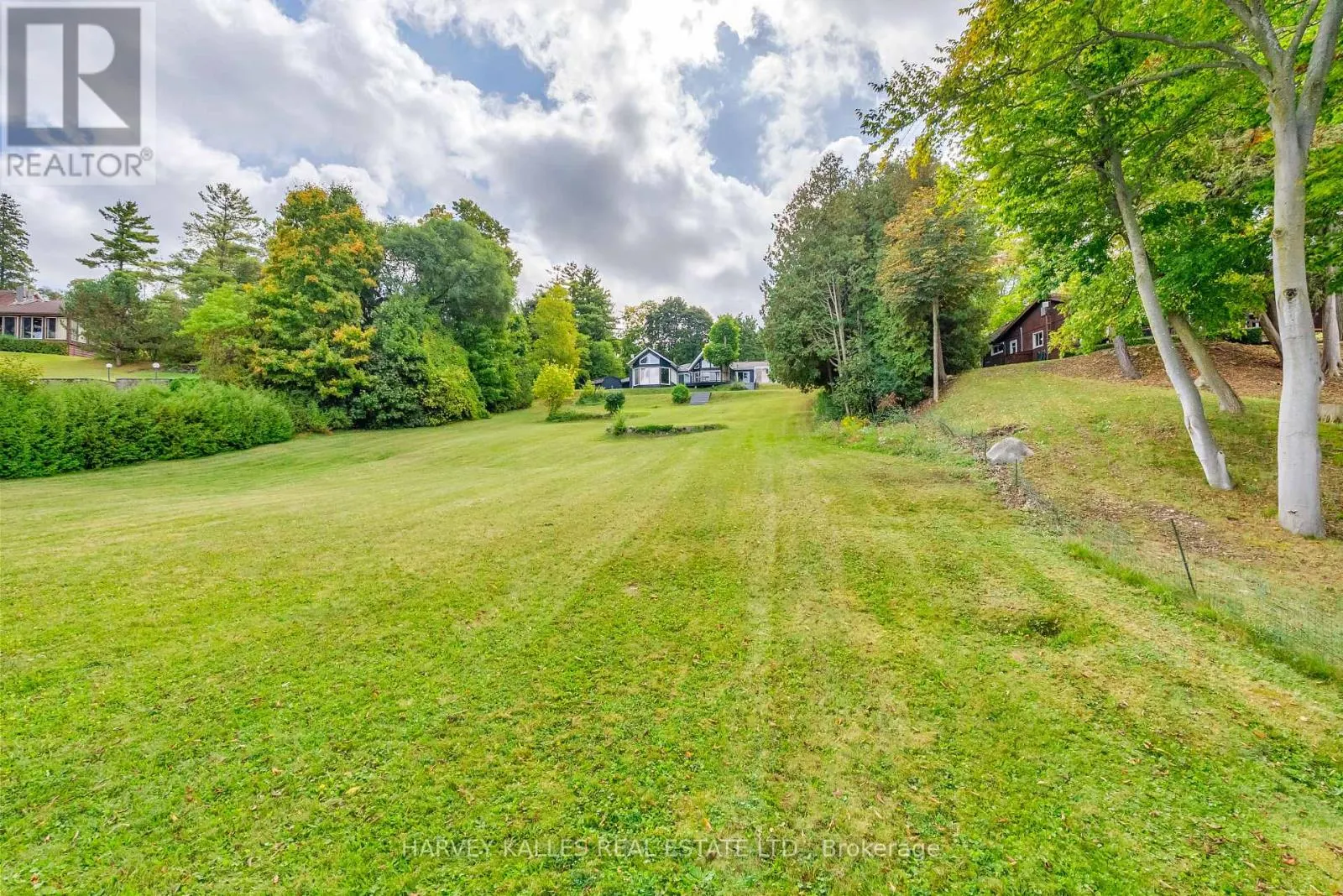 8 OAK DRIVE