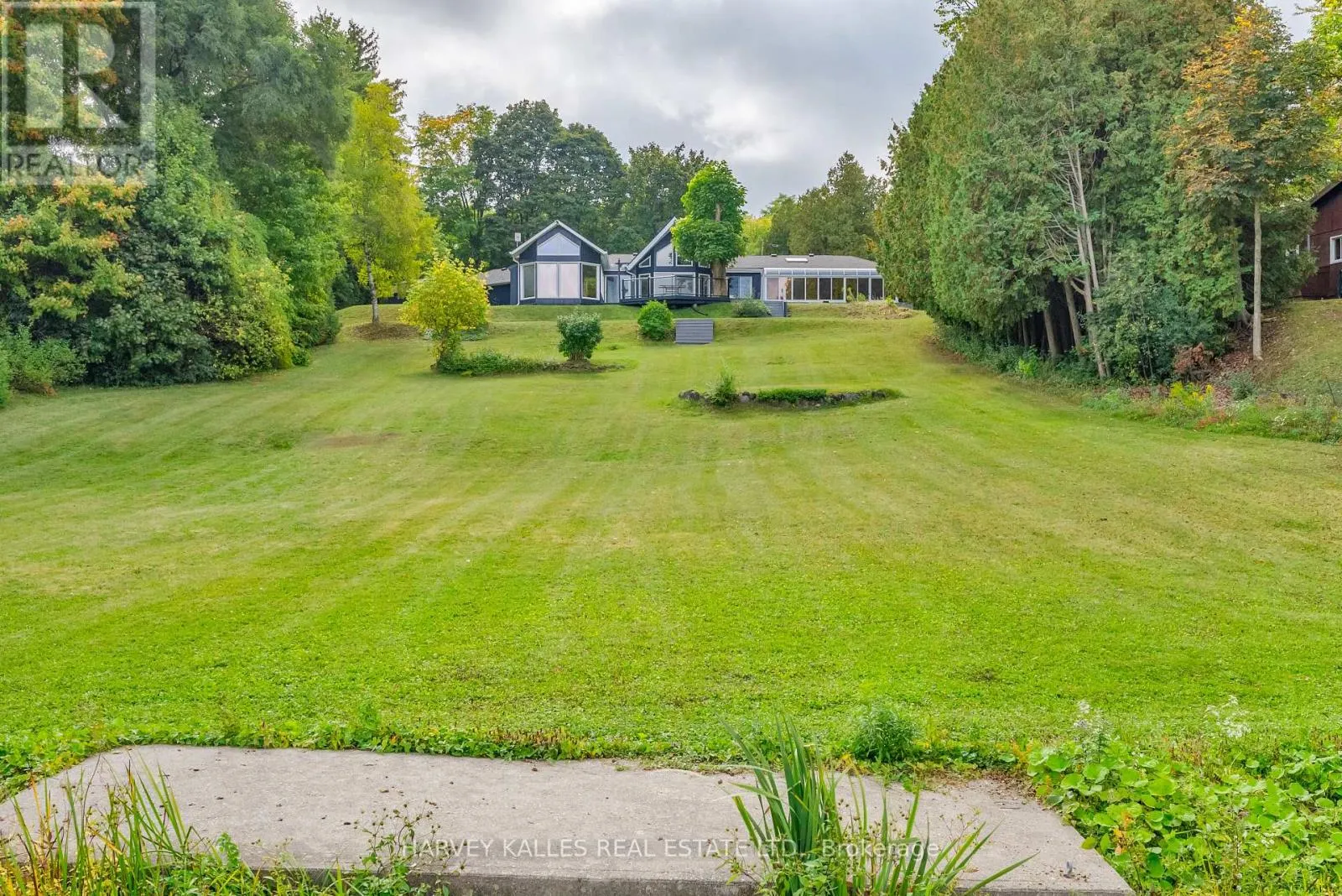 8 OAK DRIVE