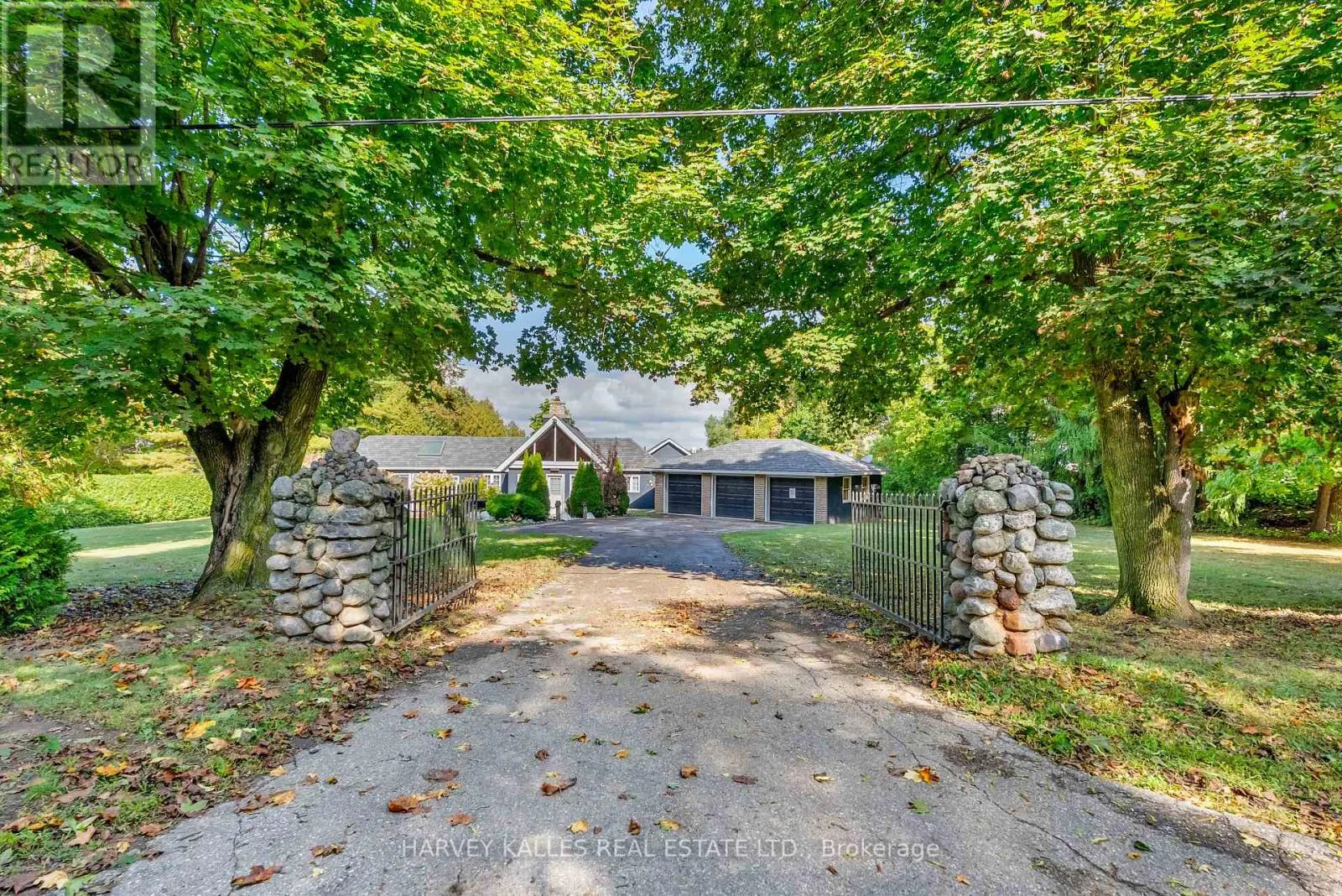 8 OAK DRIVE