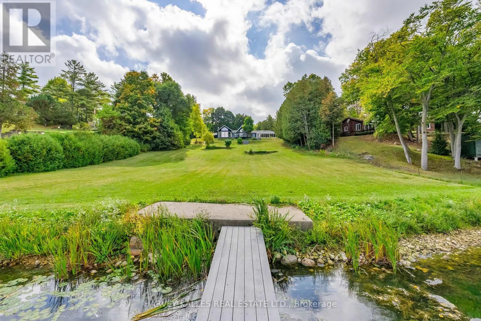 8 OAK DRIVE