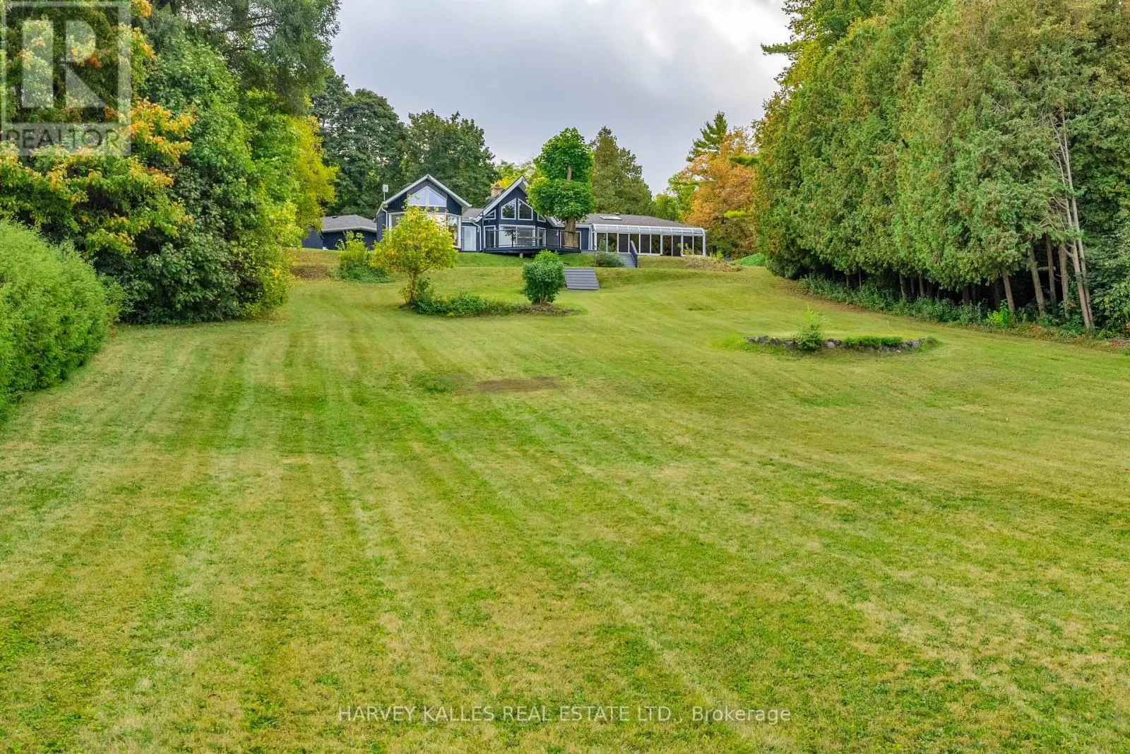 8 OAK DRIVE