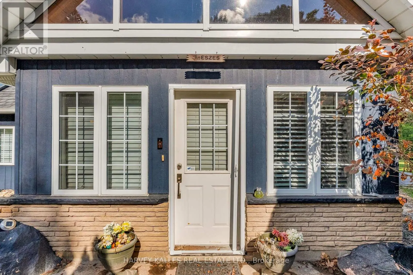 8 OAK DRIVE