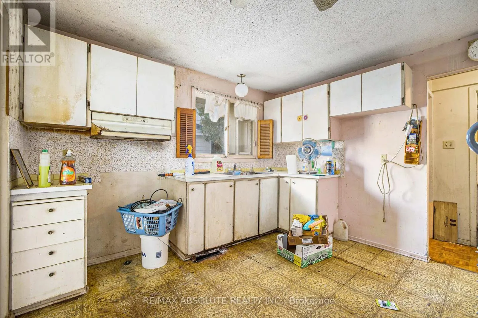 120 WOODFIELD DRIVE