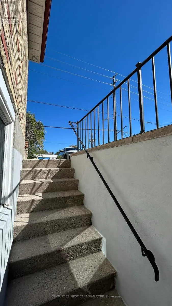 UNIT 3 - LOWER - 1473 ADELAIDE STREET N