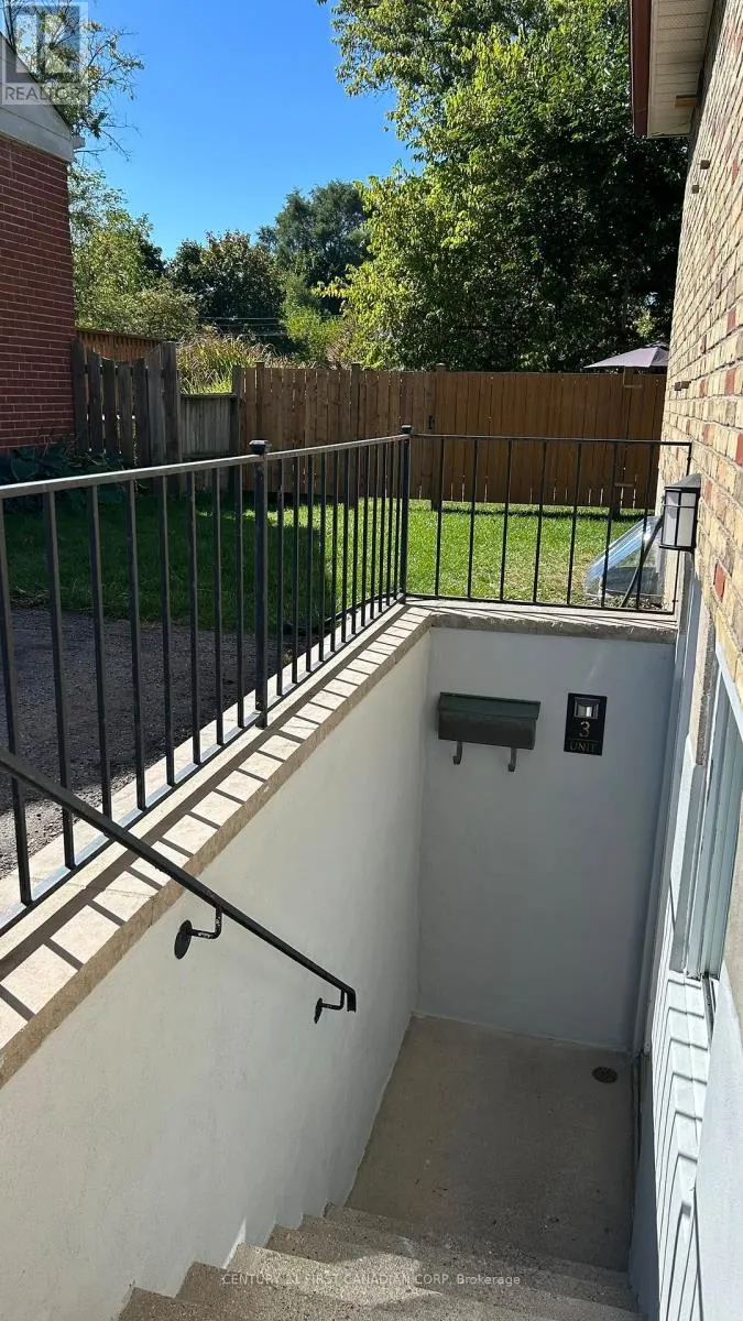 UNIT 3 - LOWER - 1473 ADELAIDE STREET N