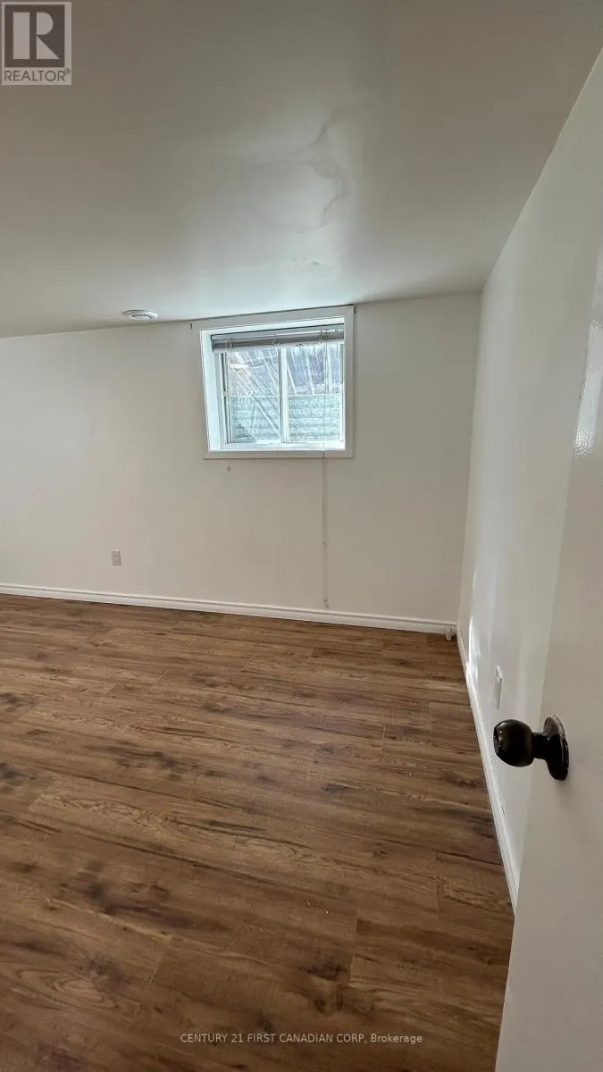 UNIT 3 - LOWER - 1473 ADELAIDE STREET N
