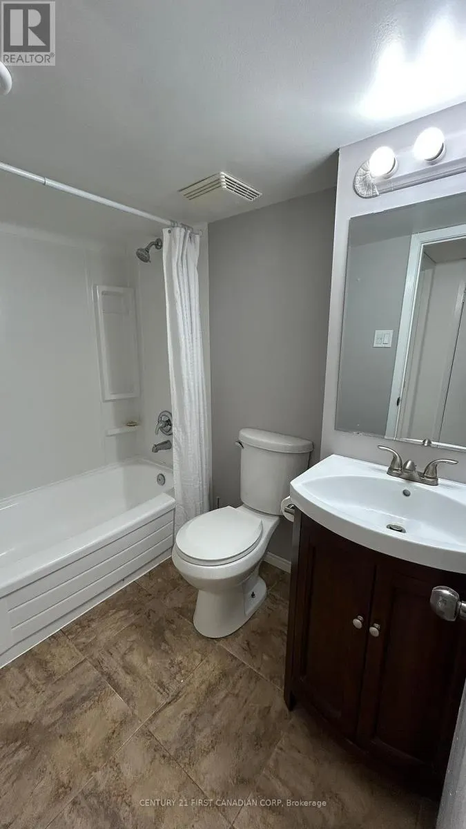 UNIT 3 - LOWER - 1473 ADELAIDE STREET N