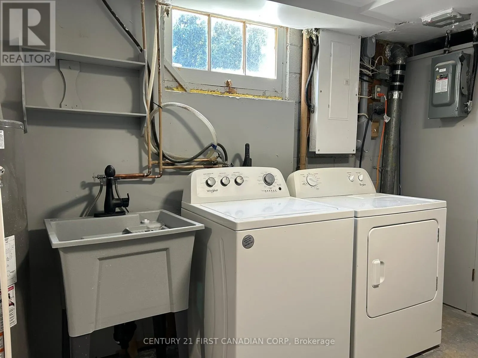 UNIT 3 - LOWER - 1473 ADELAIDE STREET N