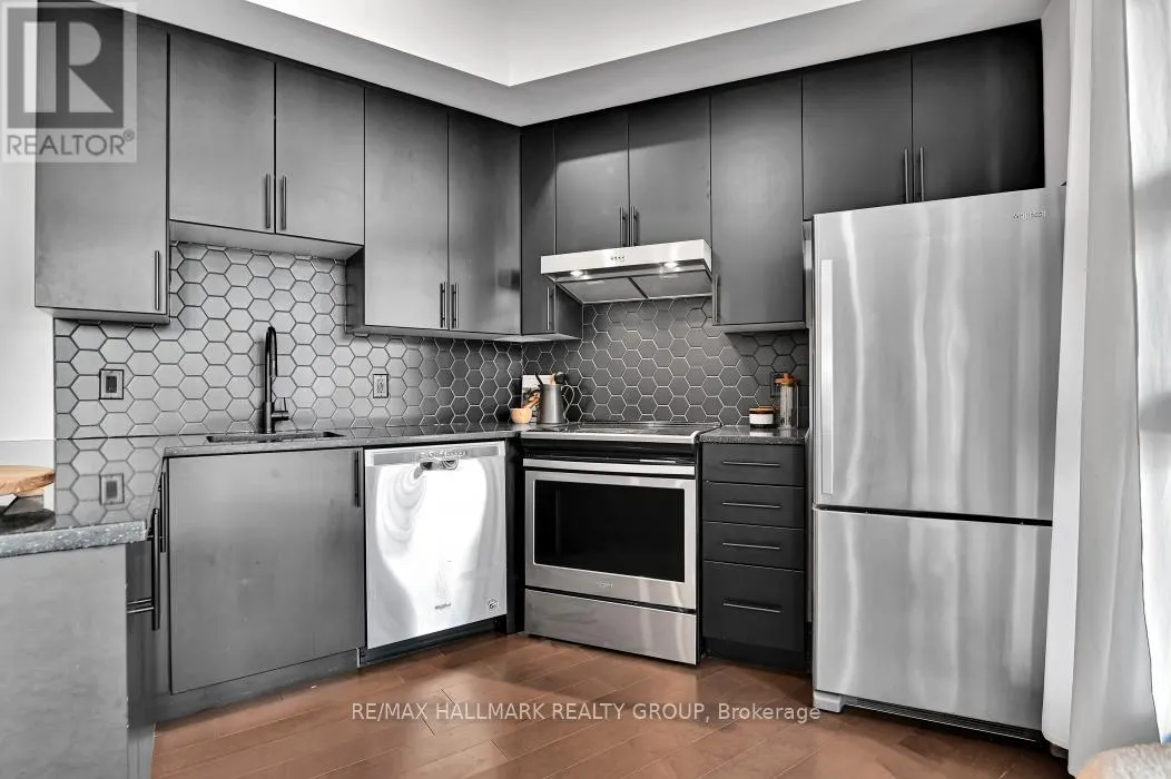103 - 101 PINHEY STREET