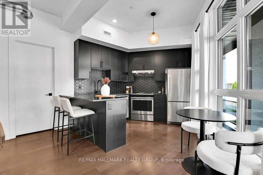 103 - 101 PINHEY STREET
