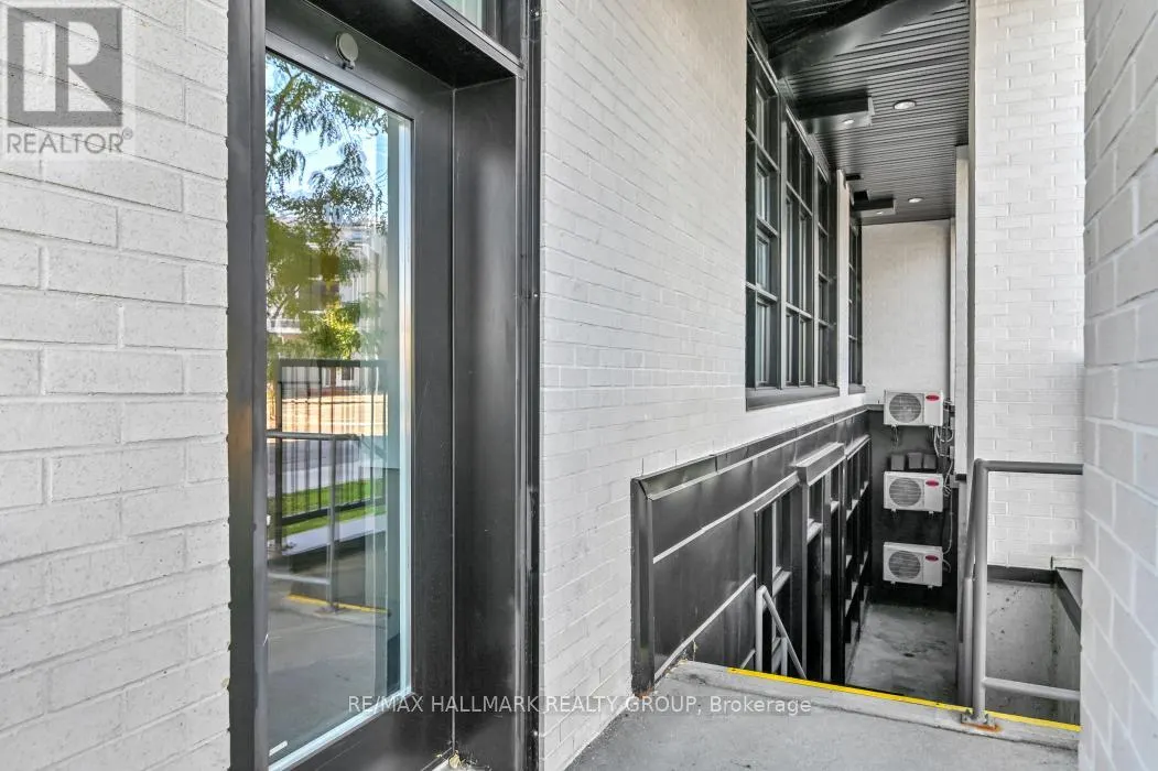 103 - 101 PINHEY STREET
