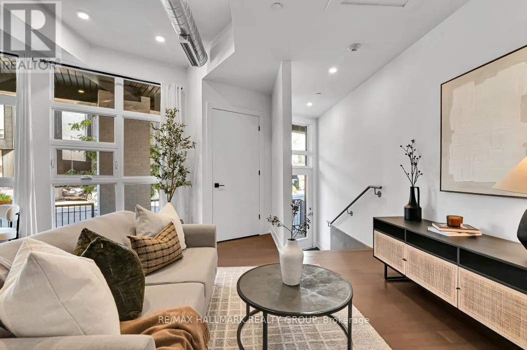 103 - 101 PINHEY STREET