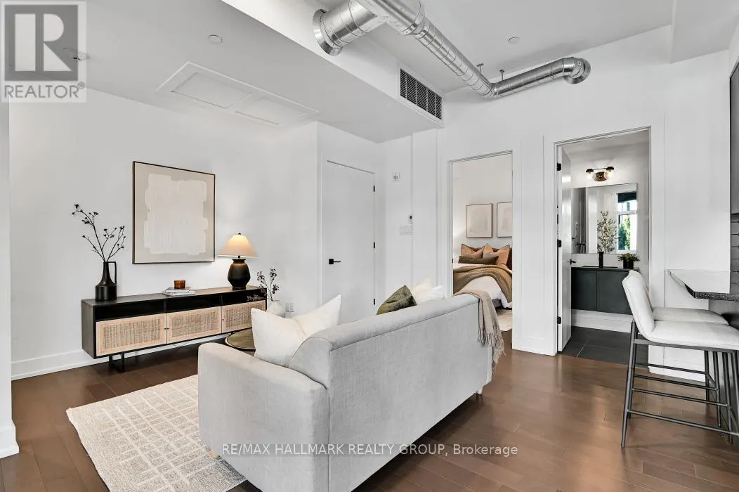 103 - 101 PINHEY STREET