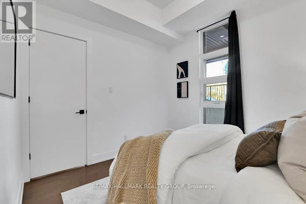 103 - 101 PINHEY STREET
