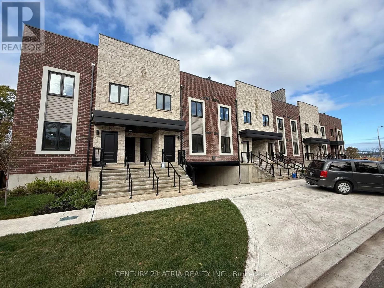 11 - 2 SLESSOR BOULEVARD
