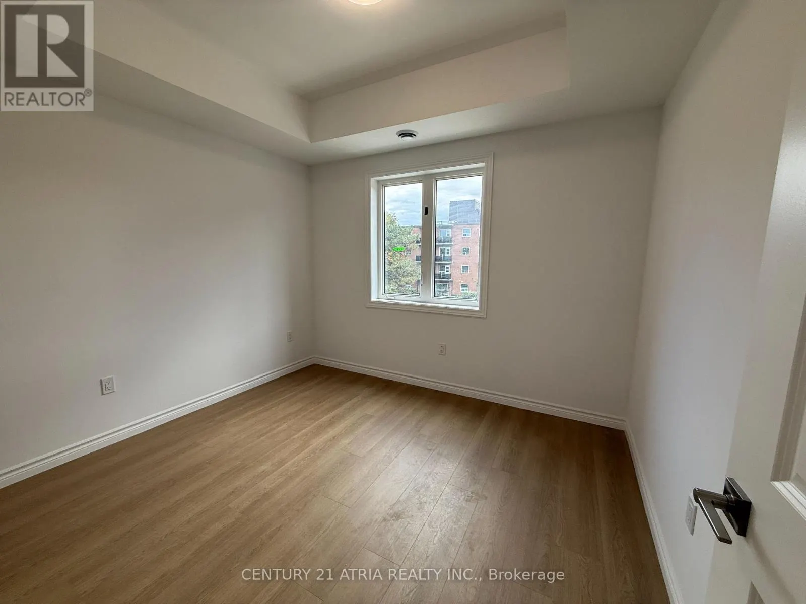 11 - 2 SLESSOR BOULEVARD