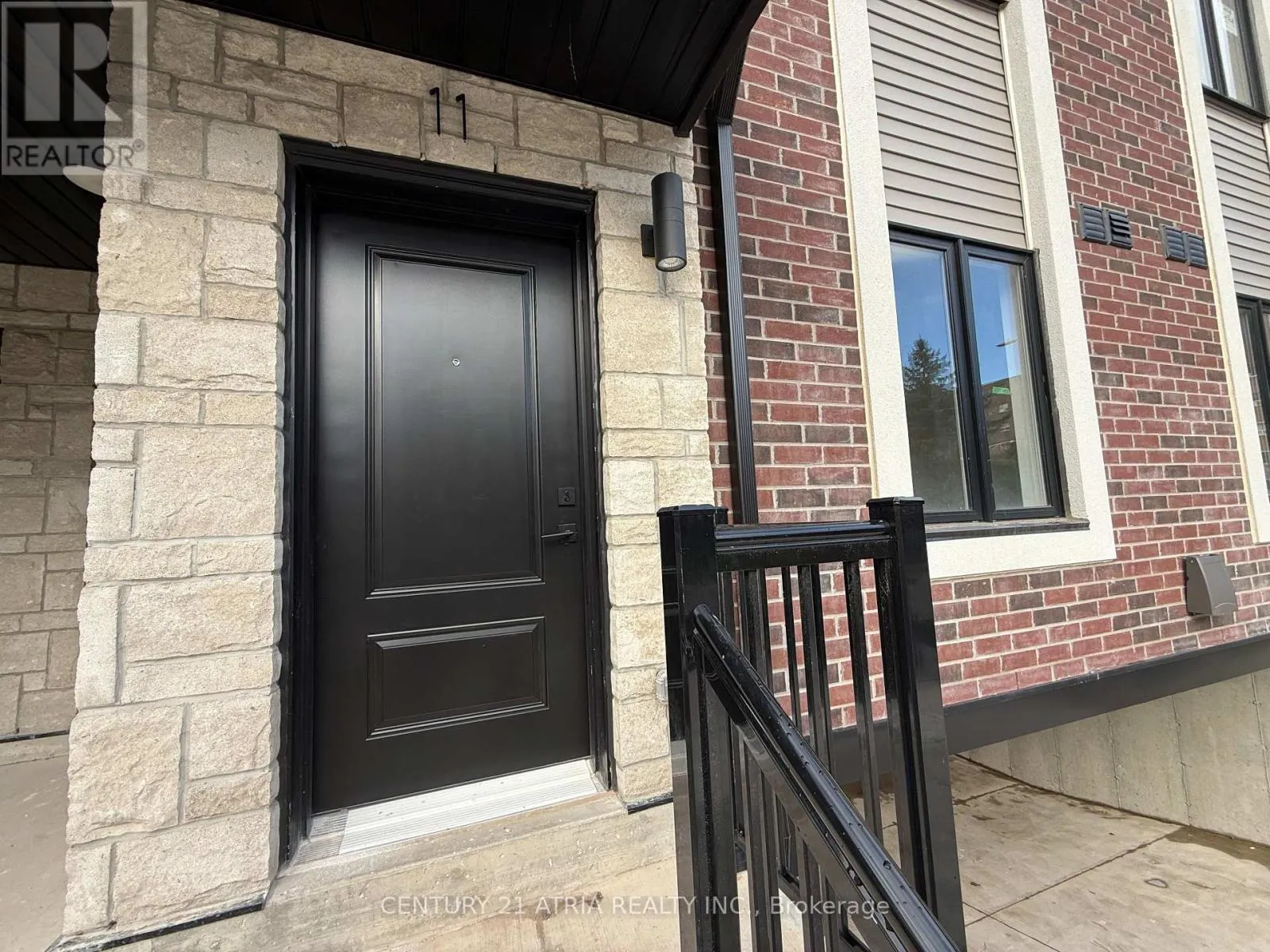 11 - 2 SLESSOR BOULEVARD