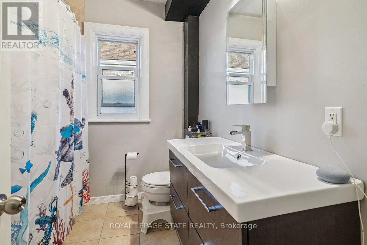 8 WAVELL AVENUE