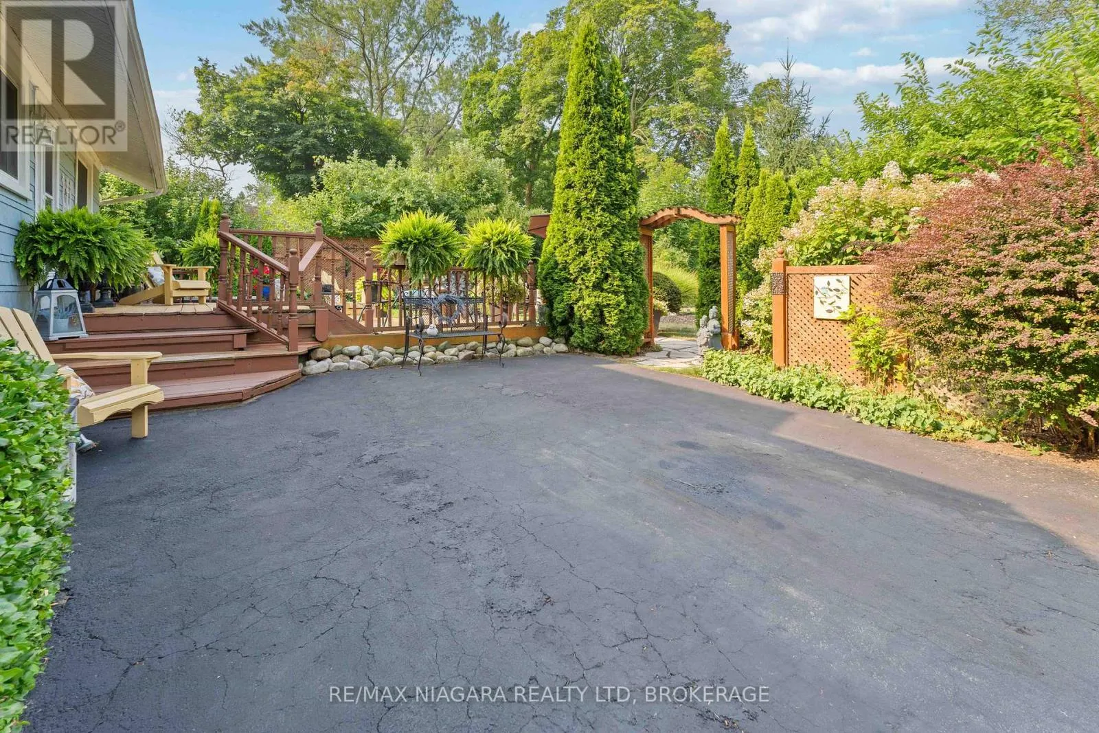 5761 PRINCE EDWARD AVENUE