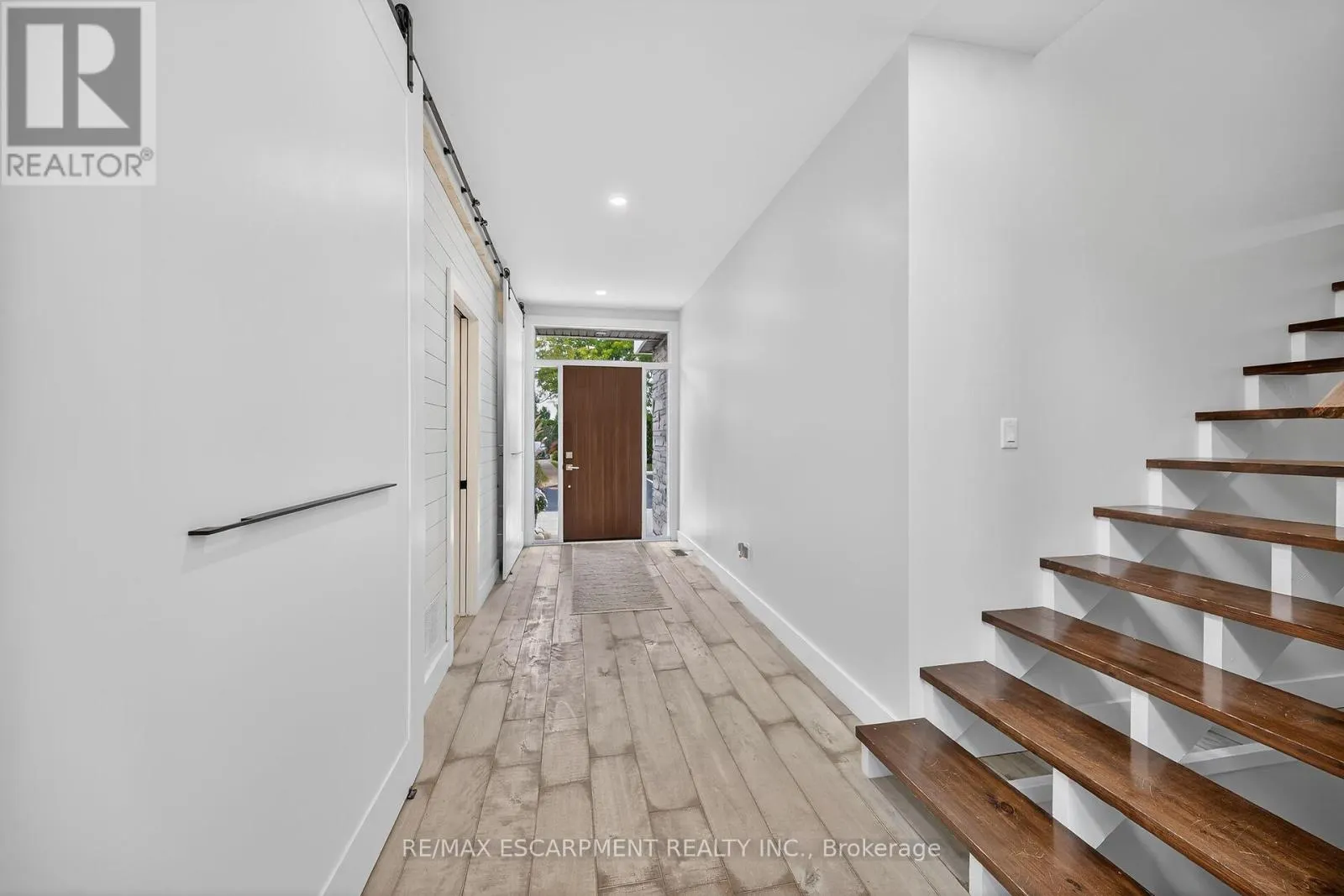 21 - 80 NEW LAKESHORE ROAD