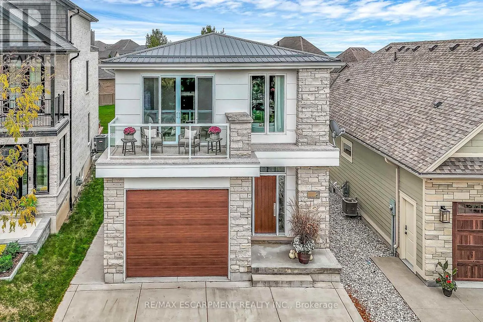 21 - 80 NEW LAKESHORE ROAD