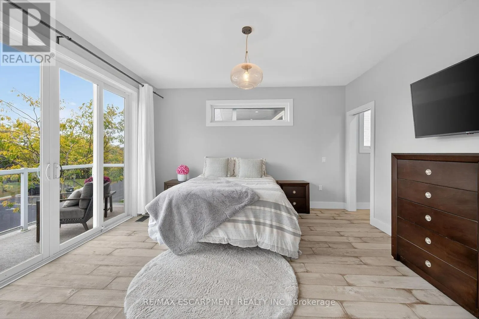 21 - 80 NEW LAKESHORE ROAD