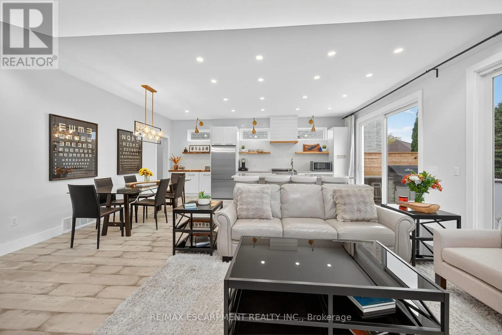 21 - 80 NEW LAKESHORE ROAD