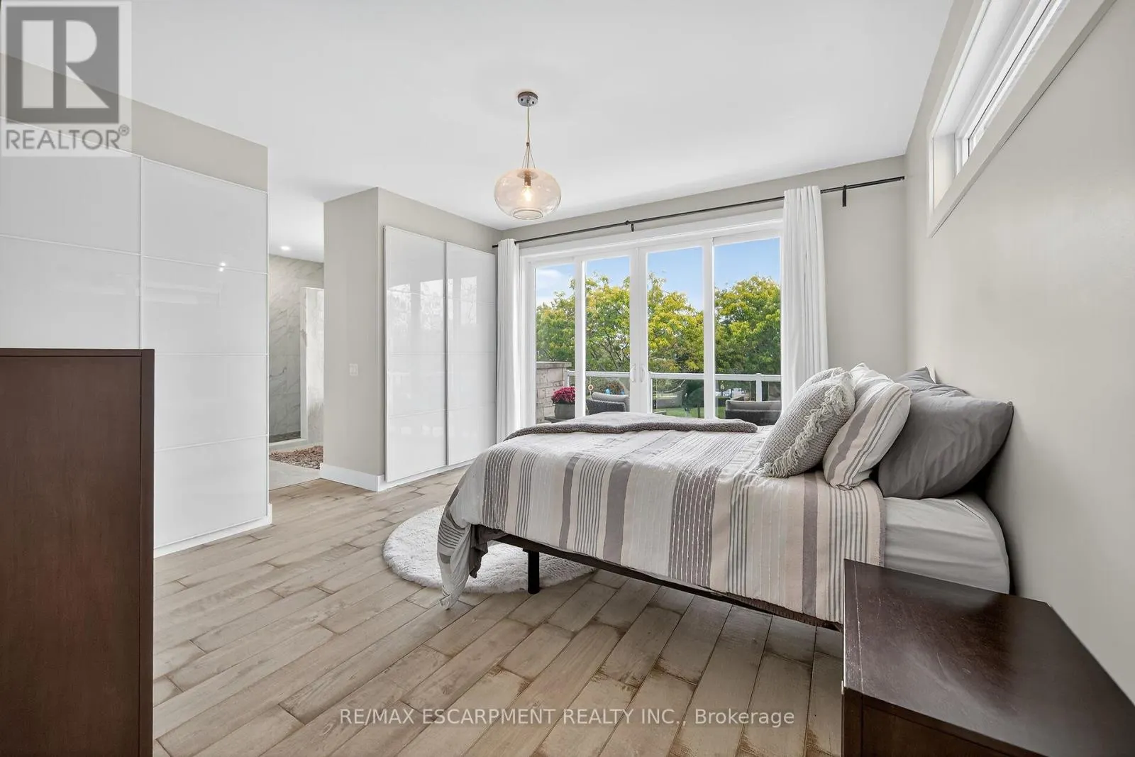 21 - 80 NEW LAKESHORE ROAD