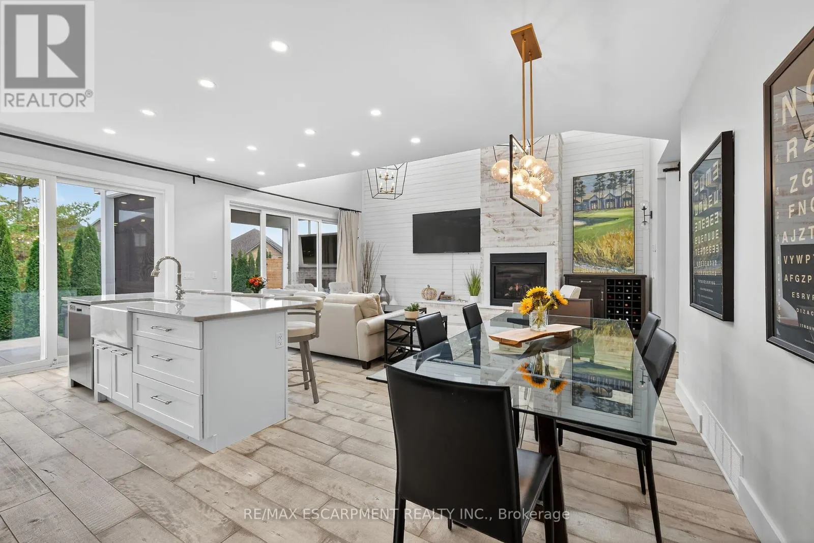 21 - 80 NEW LAKESHORE ROAD