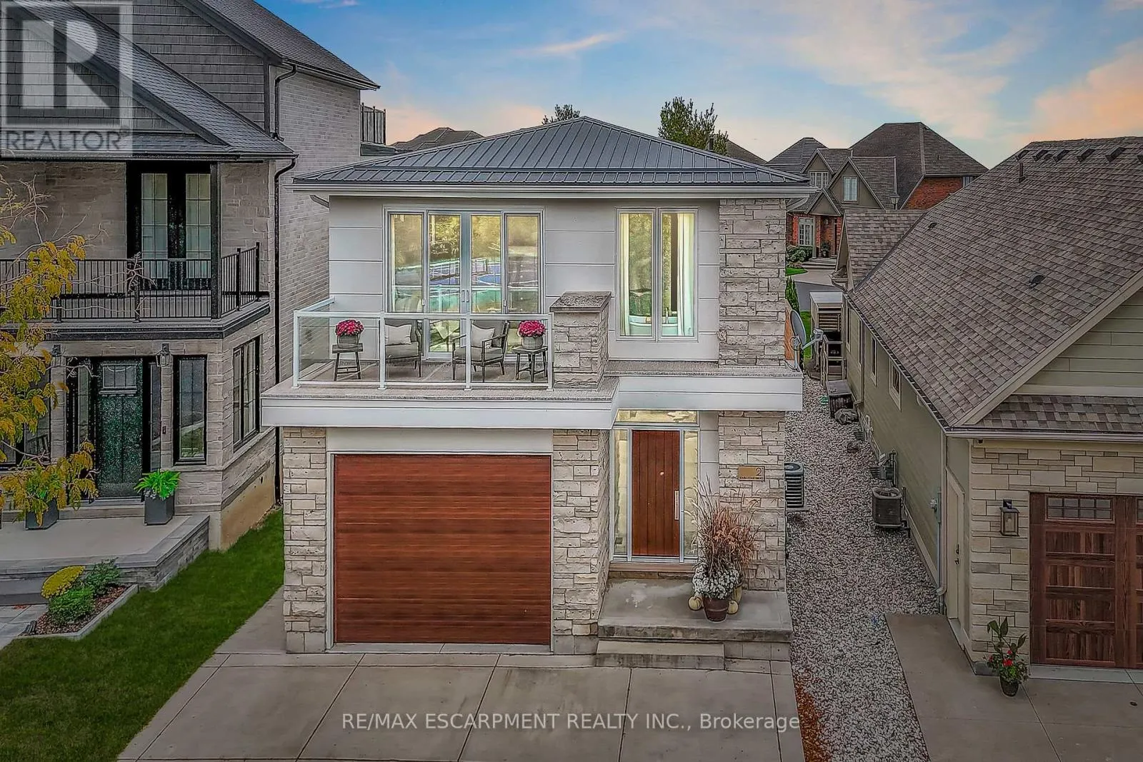 21 - 80 NEW LAKESHORE ROAD