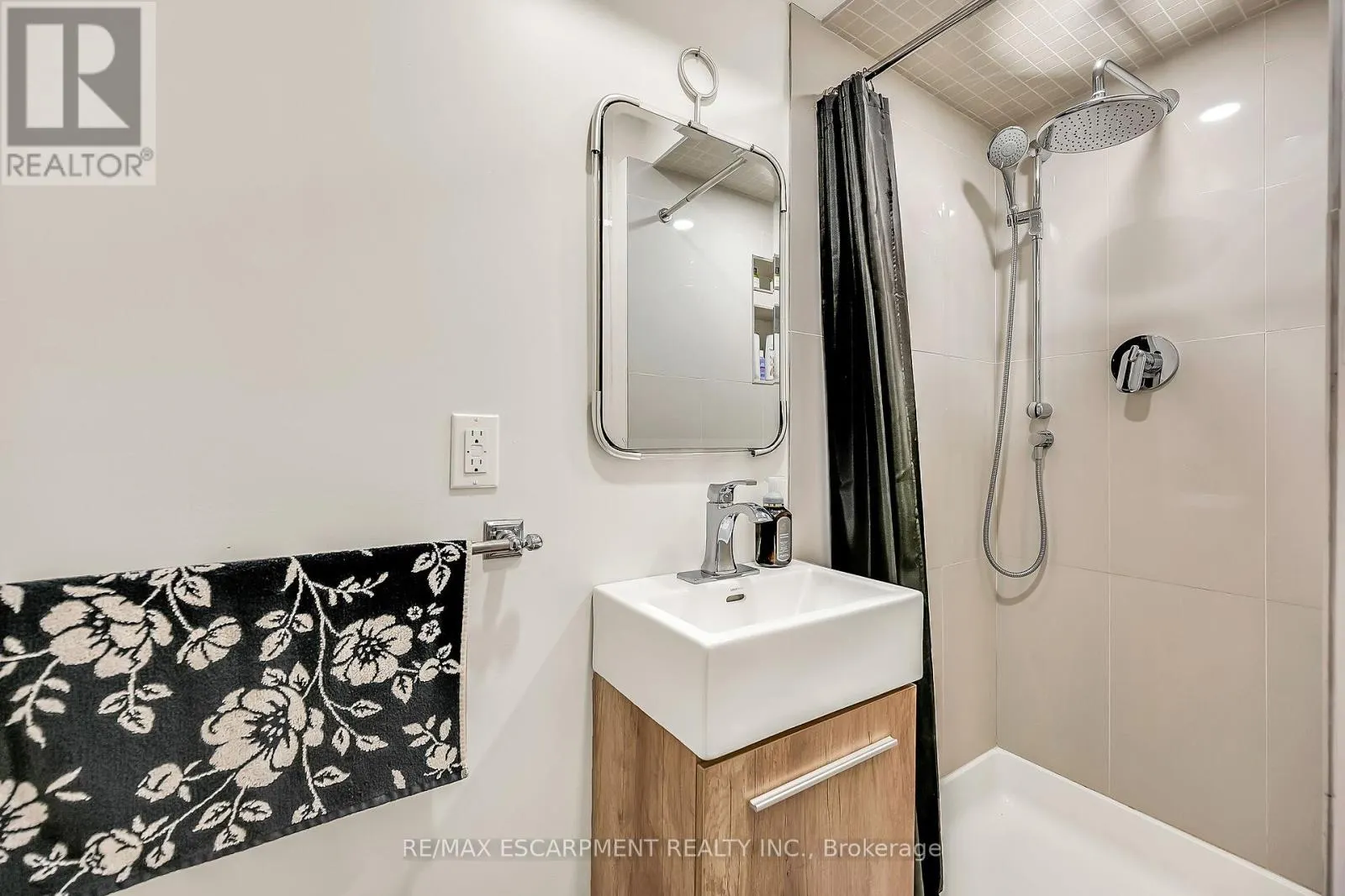 21 - 80 NEW LAKESHORE ROAD