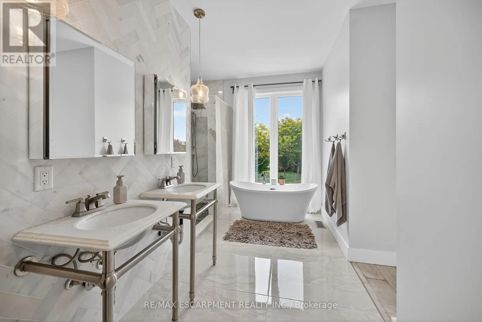 21 - 80 NEW LAKESHORE ROAD
