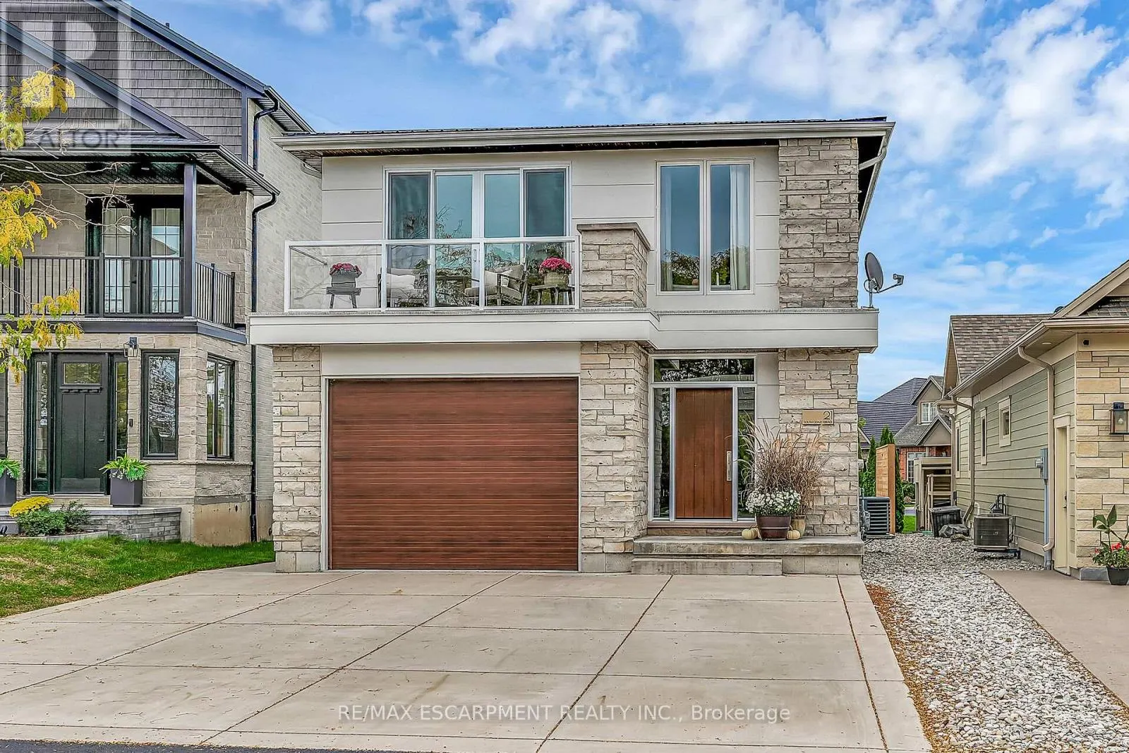 21 - 80 NEW LAKESHORE ROAD