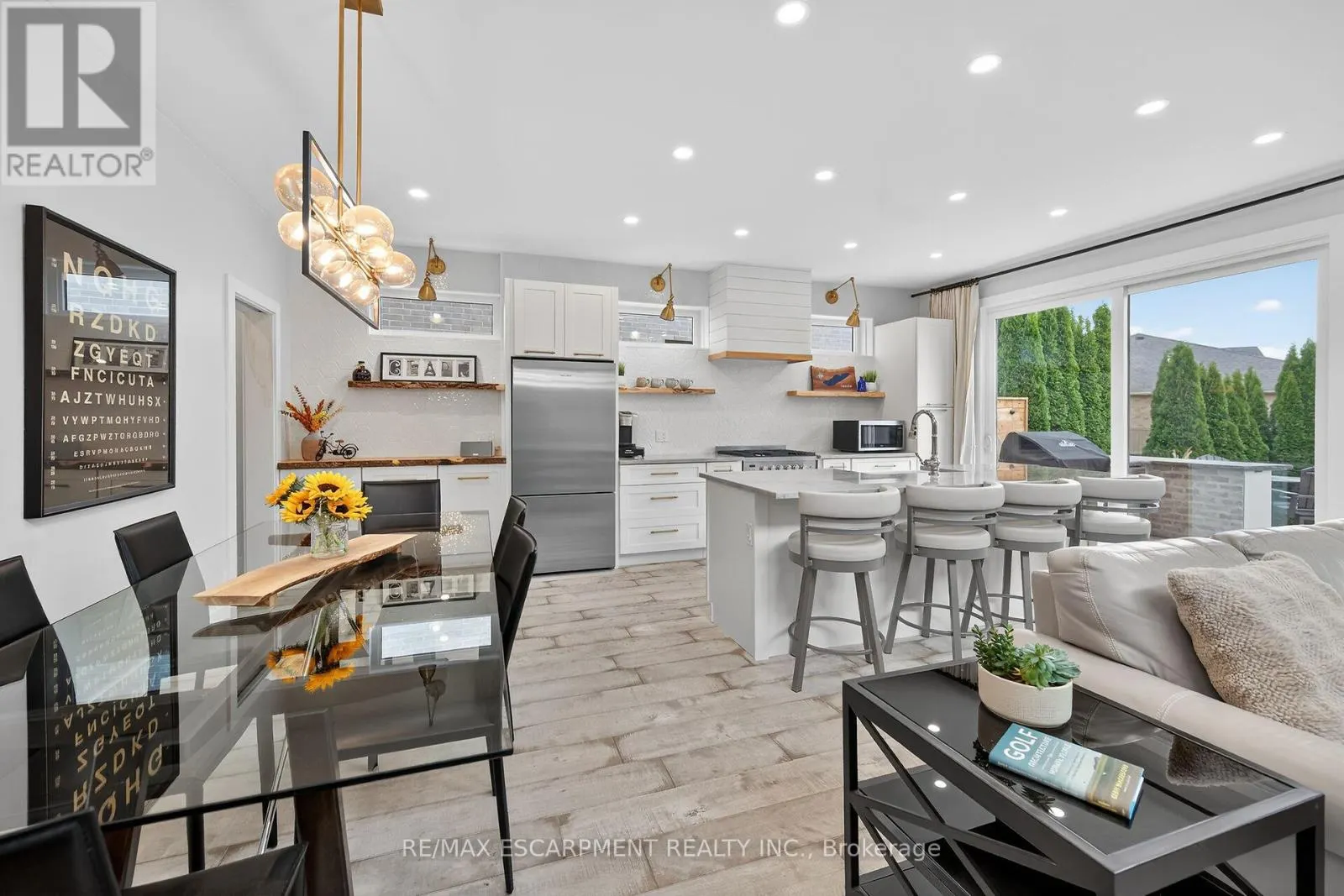 21 - 80 NEW LAKESHORE ROAD