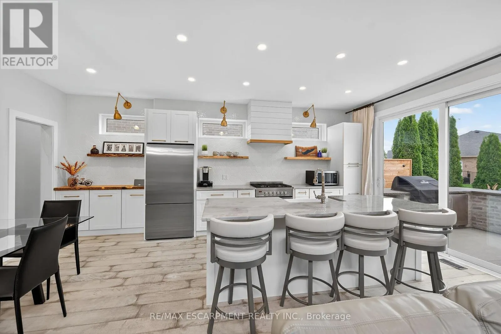 21 - 80 NEW LAKESHORE ROAD