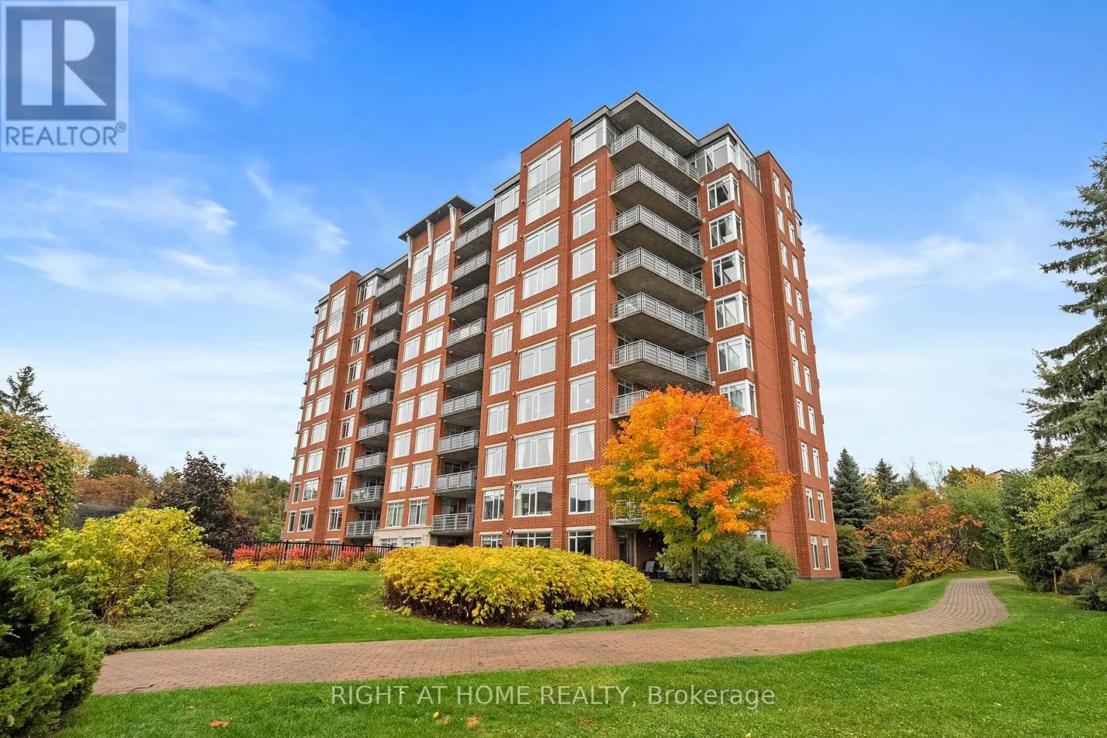 703 - 136 DARLINGTON PRIVATE SE