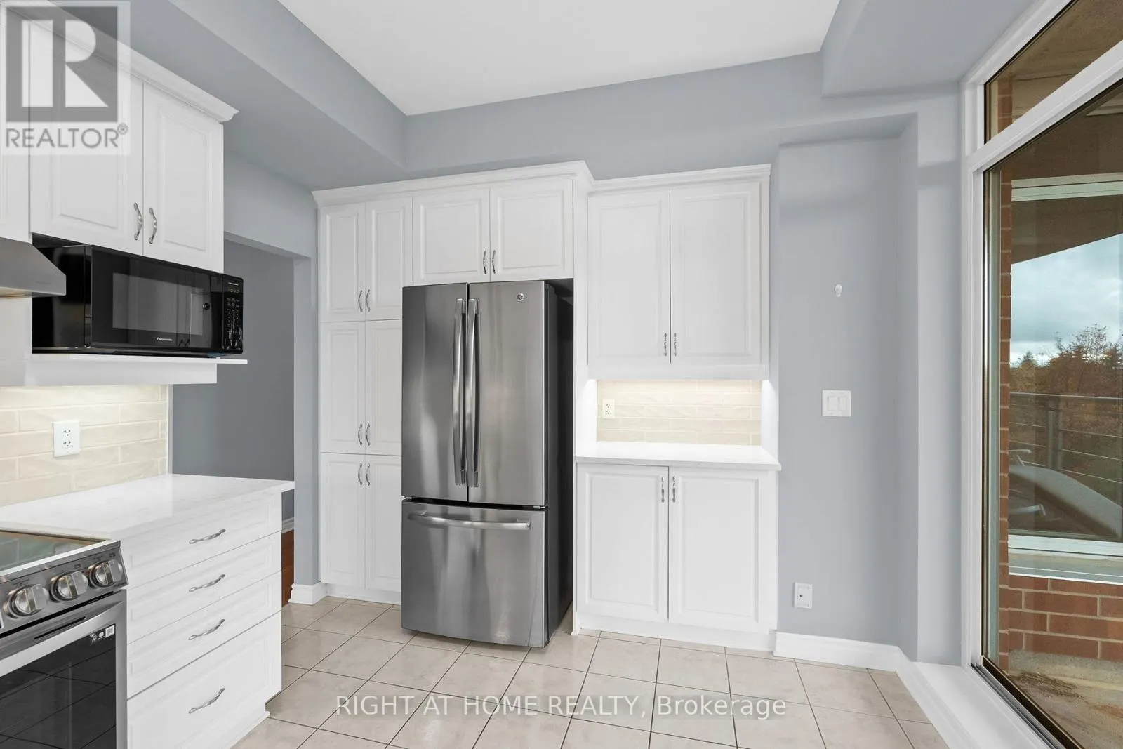 703 - 136 DARLINGTON PRIVATE SE