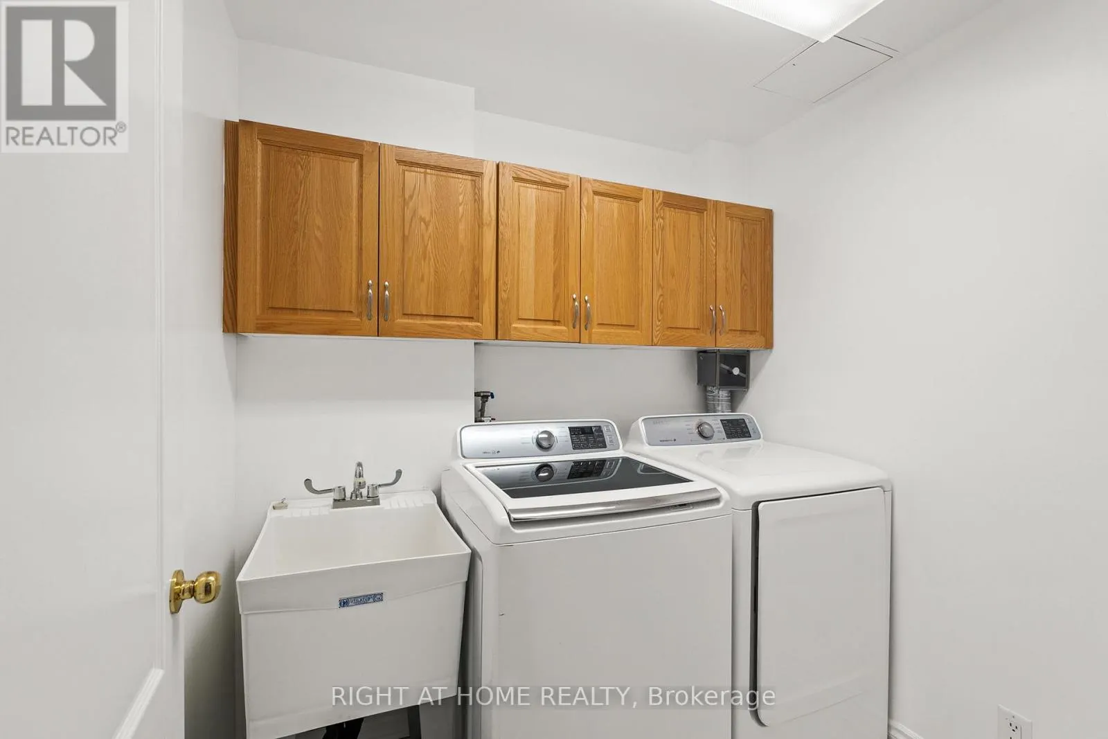 703 - 136 DARLINGTON PRIVATE SE
